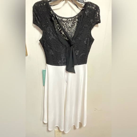 B. Smart dress 7/8 - Picture 8 of 12